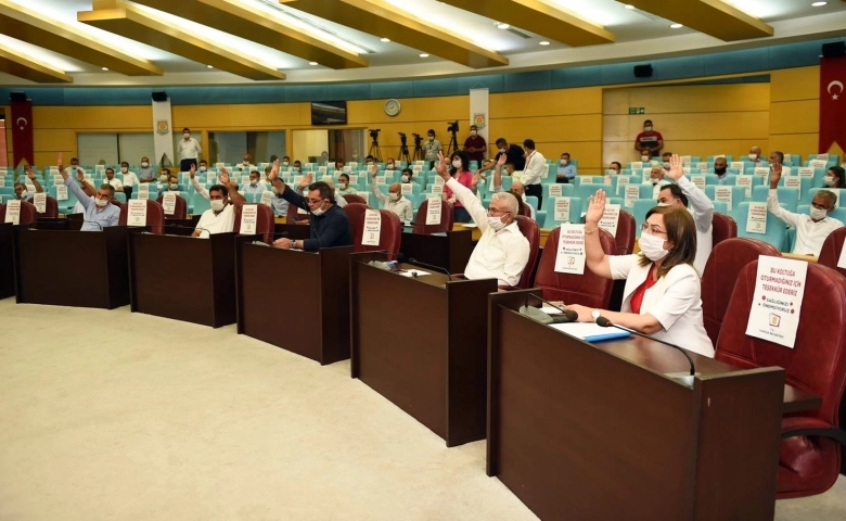 Tarsus'ta Belediye Başkanı Özdoğan'ın borçlanma yetkisi oy birliğiyle kabul edildi