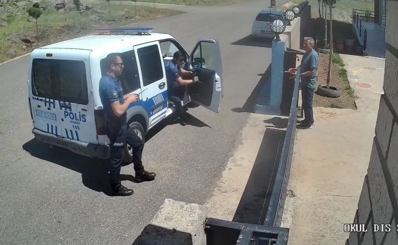 Şanlıurfa'da Polis ile öğretmenin maske gerginliği