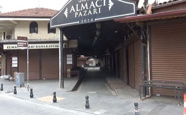 Gaziantep'te caddeler boş kaldı