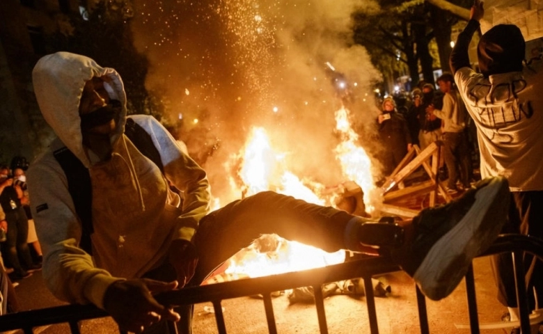 ABD protestolar artarak sürüyor, asker sokağa indi