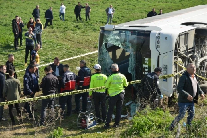 Trafik kazası 3 ölü, 31 yaralı