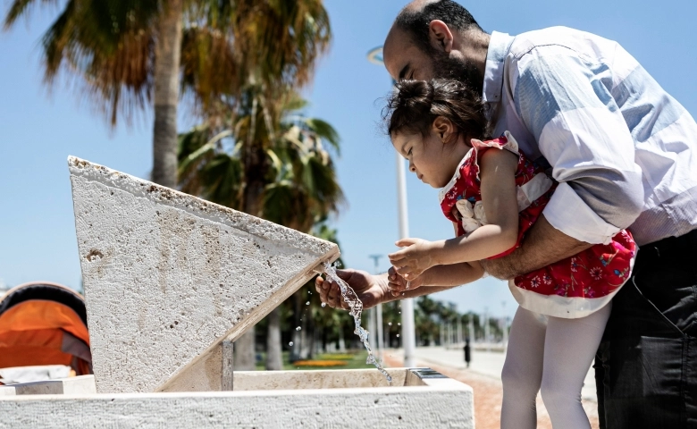 Mersin Büyükşehir Belediyesi parklara su tasarruflu çeşme yerleştirdi