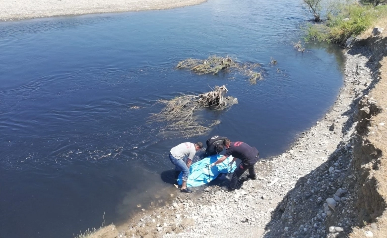 Aksu Çay’ından geçmek isteyen genç kız boğuldu