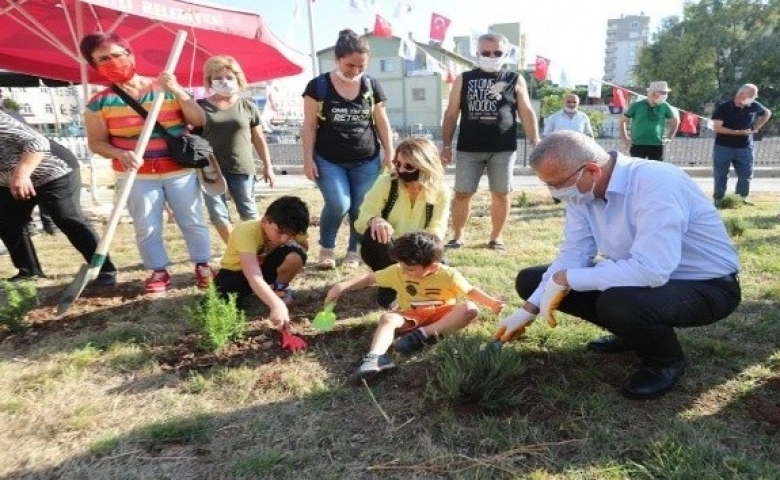 Çevre Haftası'nda Mezitli’ye fidan dikimi yapıldı