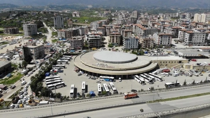 Hatay'da Yıkıkların arasında bayram yolculuğu