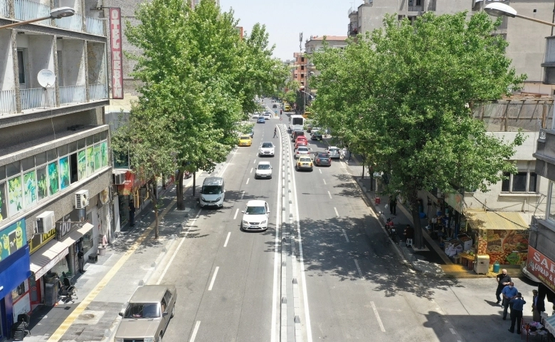 İnönü caddesi yeni görünümüne kavuştu