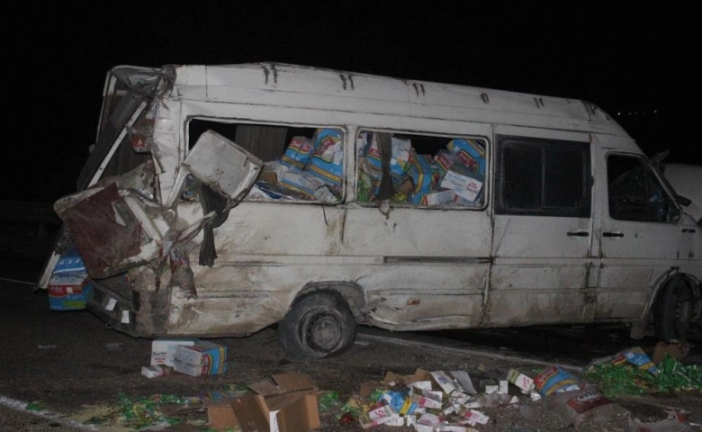 Kilis’te minibüs devrilmesi sonucu karayolu trafiğe kapandı