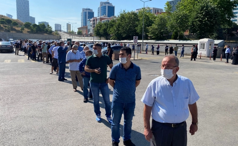 Adliyelerde duruşmalar başladı kuyruklar uzadıkça uzadı