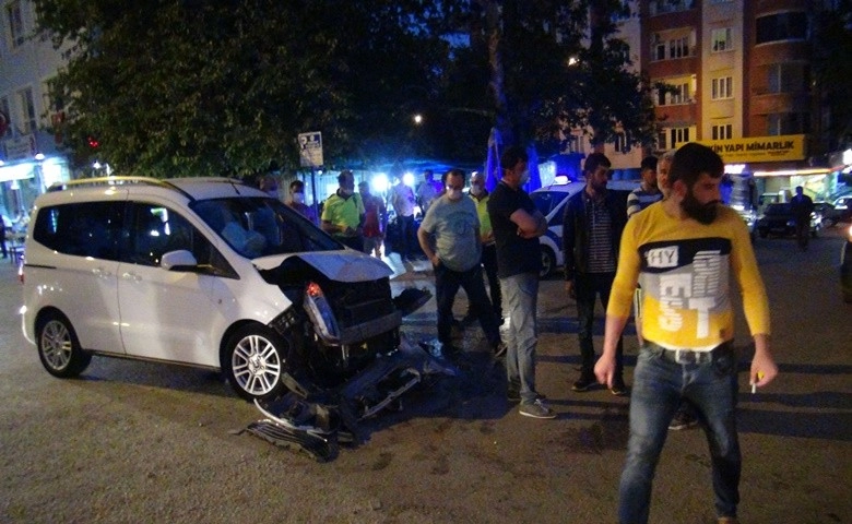 Gaziantep'teki zincirleme kaza güvenlik kamerasına yansıdı