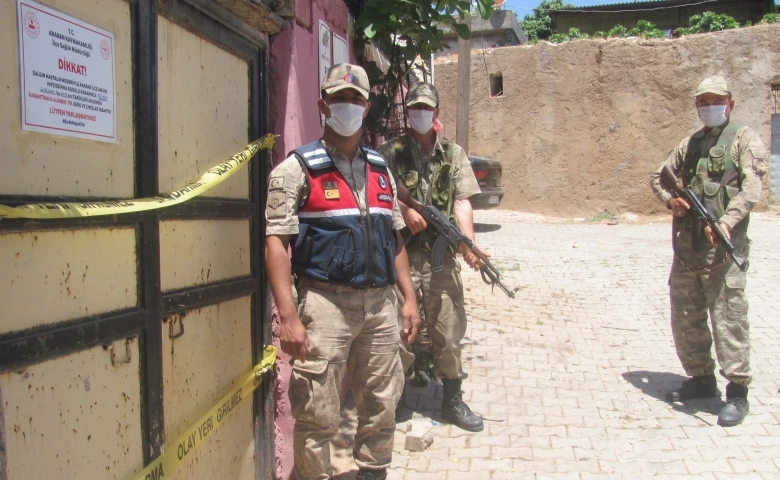 Gaziantep'in bir ilçesinde çok sayıda mahalle ve ev karantinaya alındı