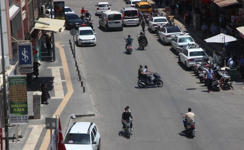 Suriye'den Türkiye'ye geçen 20 kişi yakalandı