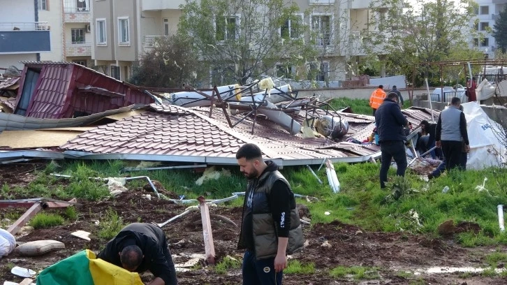 Kahramanmaraş'ı fırtına vurdu, çatılar uçtu! Ölü ve yaralılar var