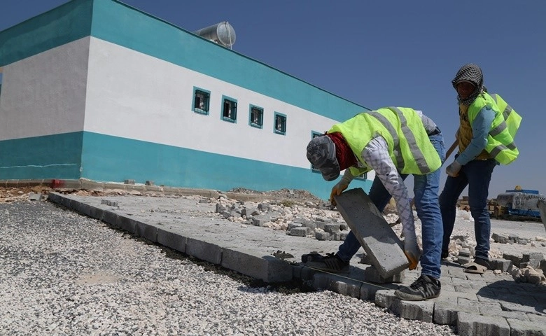 Merkez ve kırsalda parke döşemesi sürüyor  