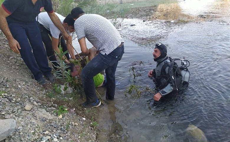 Serinlemek için girdiği baraj göletinde boğuldu  