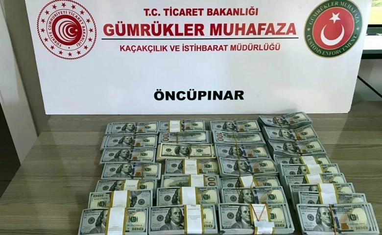 Suriye'ye kaçırılmak istenen 300 bin ABD Doları ele geçirildi