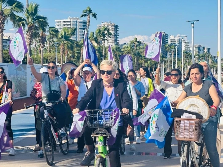 Yeşil Sol Partili kadınlar Mersin’de özgürlüğe pedal çevirdi