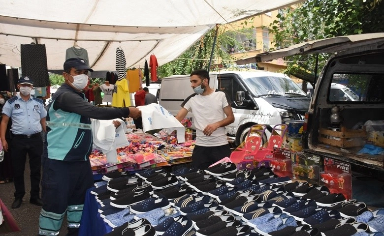 Gaziantep’te bayram öncesinde kurban atık poşeti dağıtılıyor  