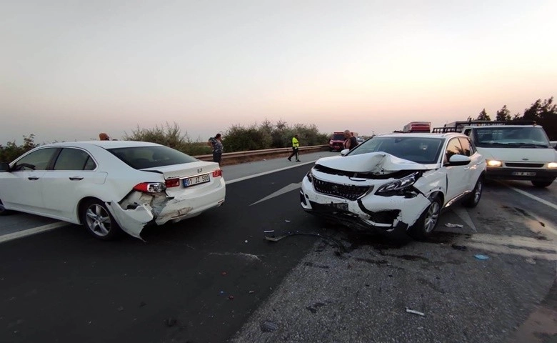 Tarsus’ta zincirleme trafik kazası: 5 yaralı