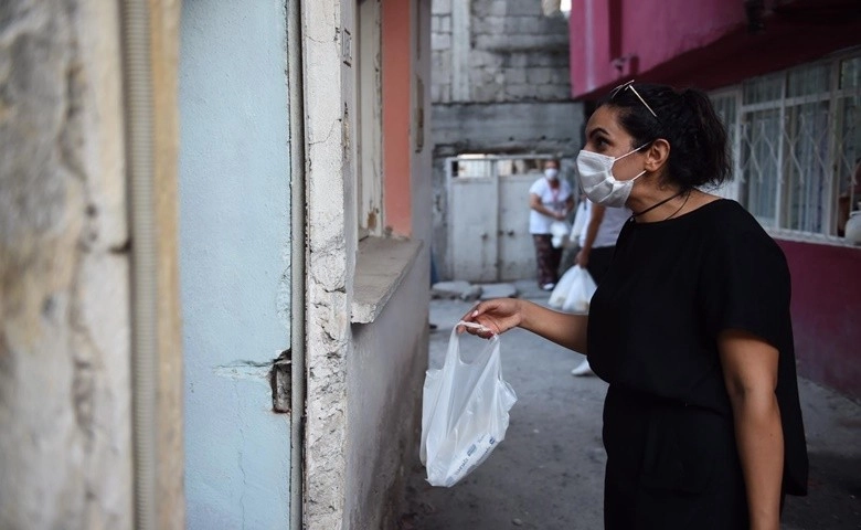 Tarsus Belediyesinden halka ücretsiz tereyağ ve peynir 