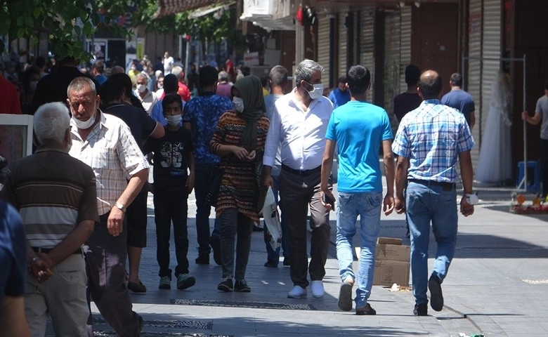 Gaziantep’te cadde ve sokaklarda hareketlilik başladı