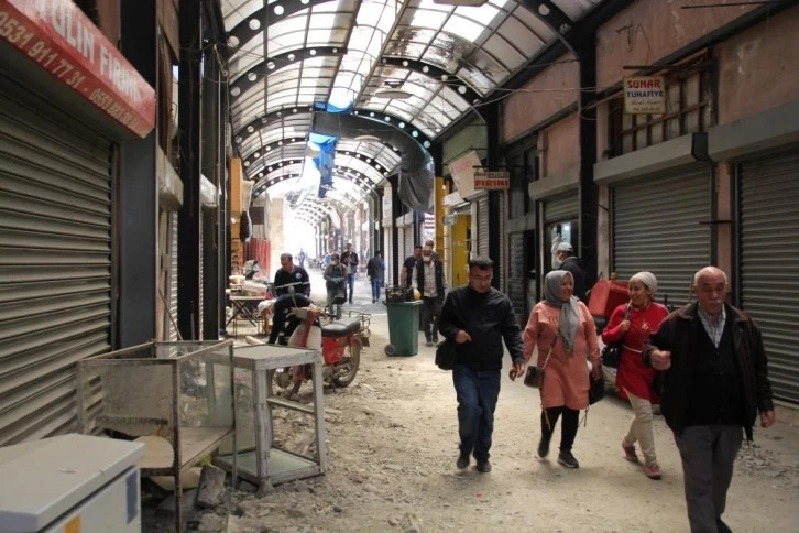 Hatay Tarihi Uzun Çarşı’da esnaf yaralarını sarıyor