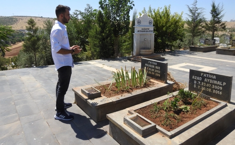 Saldırıda hayatını kaybeden kardeşini her yıl mezarı başında anıyor