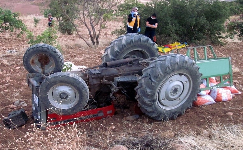  Traktör devrildi: 1 ölü  