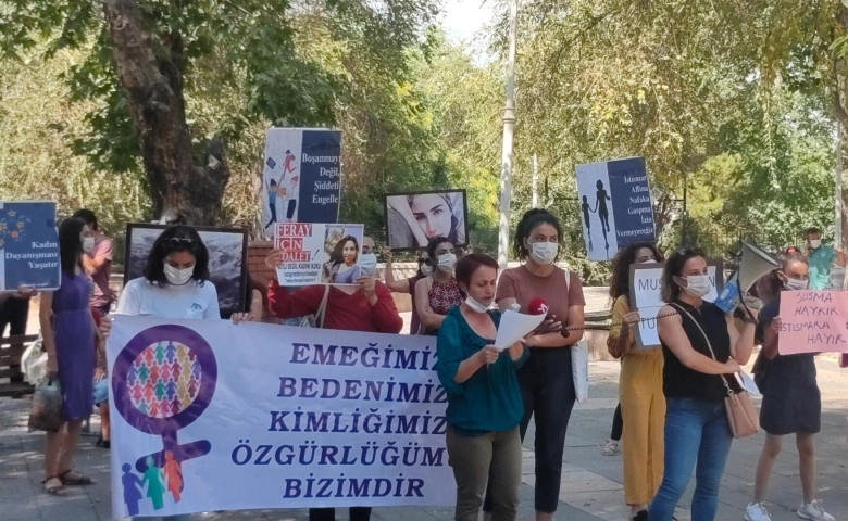 Gaziantepli kadınlar kadın cinayeti ve kadına şiddeti protesto etti