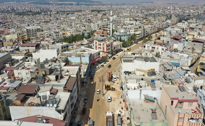 Gaziantep'te kilit taşları sökülüyor asfalt dökülüyor