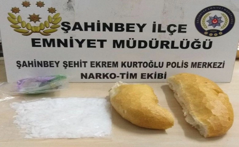 Ekmek arası uyuşturucu sevkiyatı polise takıldı