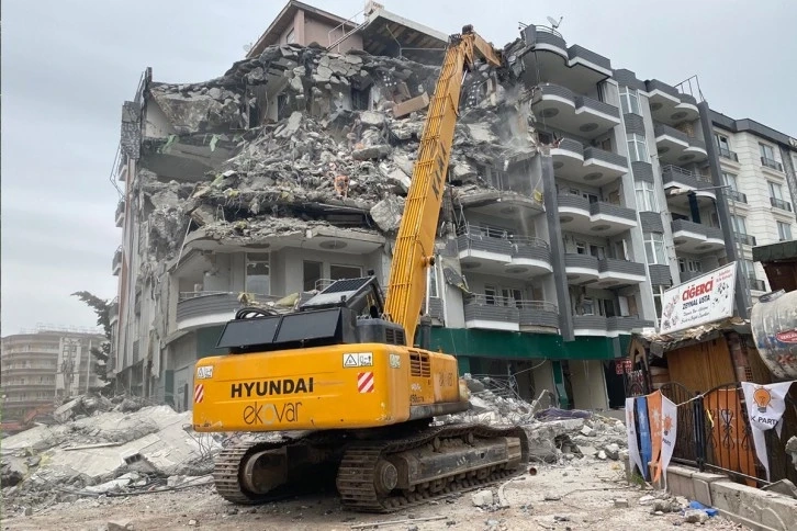 Depremin enkazının kaldırılması tamamlandı, acil yıkılacak binalar yıkıldı