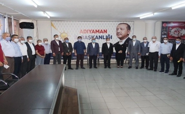 AK Parti Adıyaman'da yeni seçilen ilçe başkanlarıyla toplandı