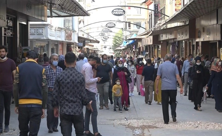 Gaziantep’te 921 kişiye sosyal mesafe ve maske cezası 