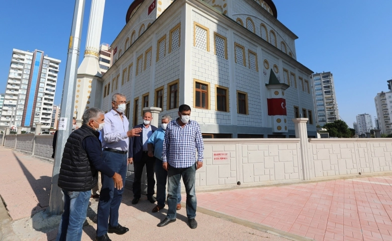 Mezitli Belediye Başkanı Tarhan cami inşaatını gezdi