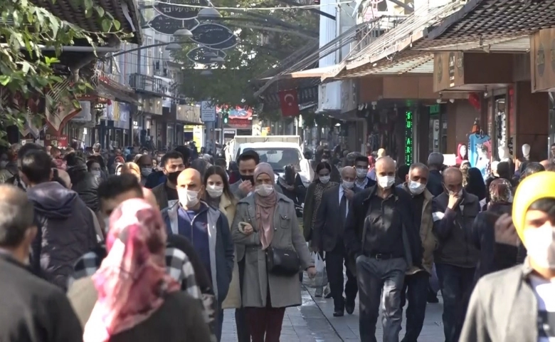 Gaziantep artan vakalara rağmen Korona virüsü ciddiye almıyor