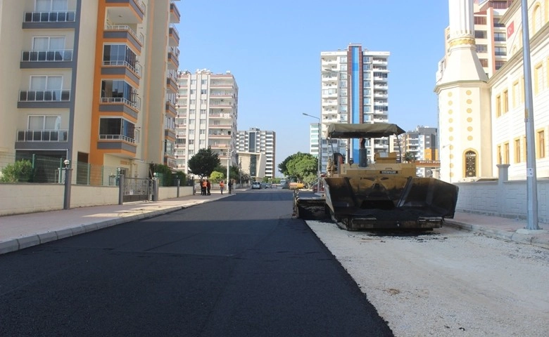 Mersin'de asfalt çalışmaları devam ediyor