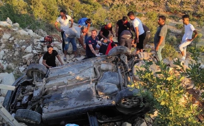 Adıyaman-Gaziantep karayolunda trafik kazası: 2 ölü, 6 yaralı