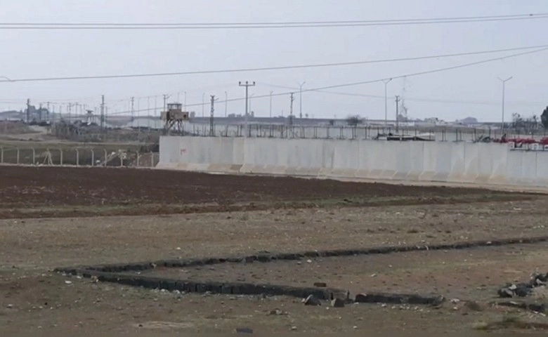 Şanlıurfa - Suriye sınırına 194 kilometre duvar örüldü