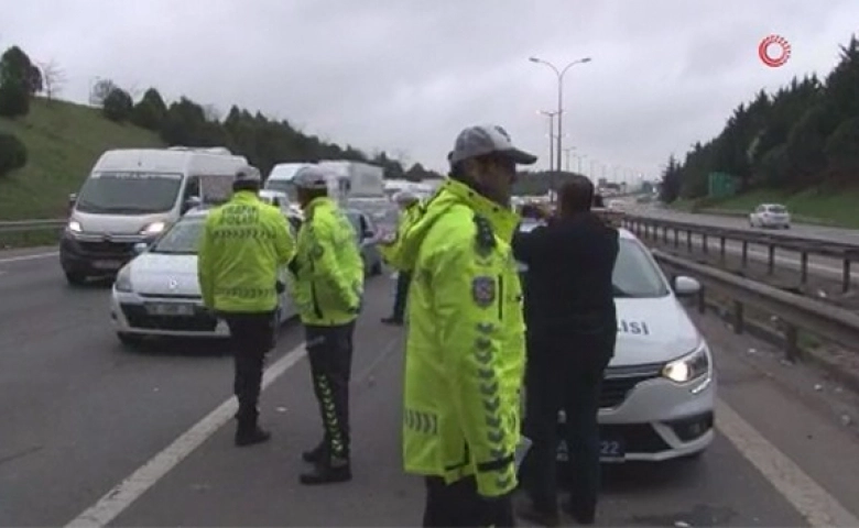 Polis trafik kurallarına uymayan sürücülere ağır ceza kesiyor