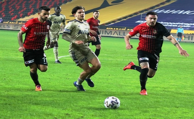 Süper Lig: Gaziantep FK: 2 -  Fenerbahçe: 1 (İlk yarı)  