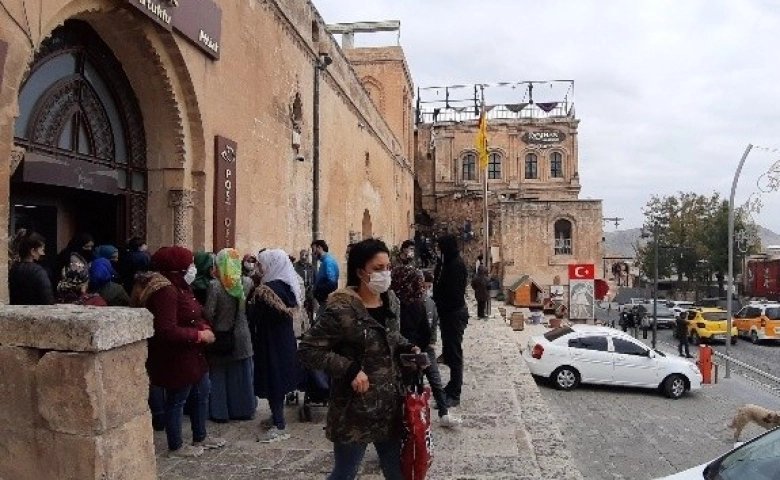 Mardin'de korona virüs kuyruğu