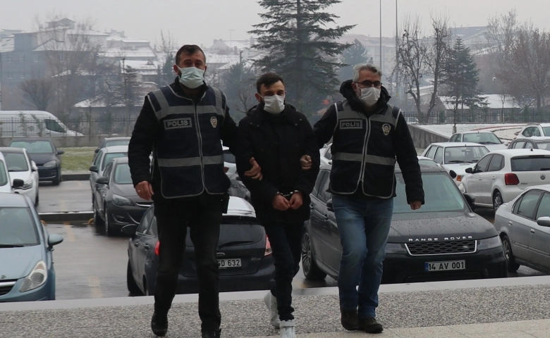 Parkta yürüyen genç kızı bıçakladı, "Sarhoştum, tanımıyorum" dedi