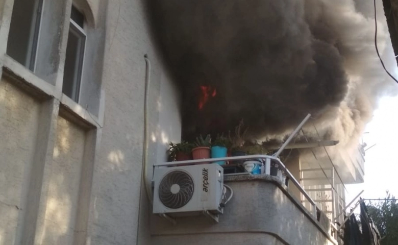 Ceyhan’da psikolojisi bozuk genç kız evi ateşe verdi  