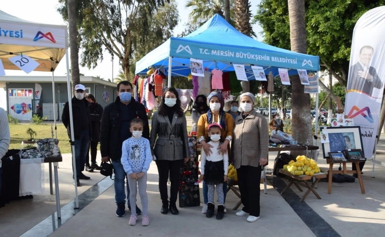 Mersin’de CHP’li kadınlar halkı dinliyor sorunlara çözüm üretiyor