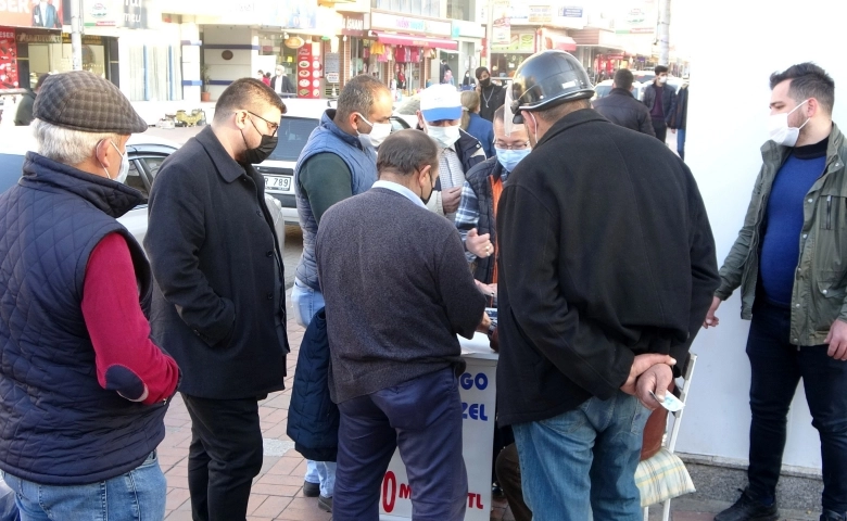 Osmaniye’de yılbaşı heyecanı korona tedbirlerini unutturdu