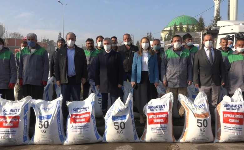 Şahinbey'de Yem dağıtımında yağmur için dua edildi