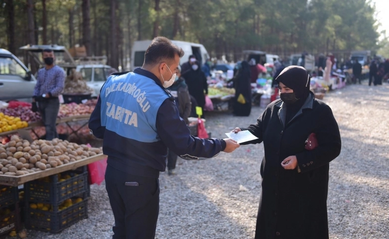 Kahramanmaraş'ta Yabancı uyruklu göçmenler  broşür ile bilgilendiriliyor