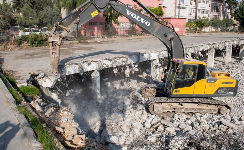 Mersin'de Katlı otopark çalışmaları tüm hızıyla devam ediyor