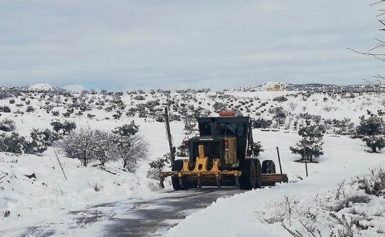 Kilis’te Kar nedeniyle kapanan 12 köy yolu ulaşıma açıldı