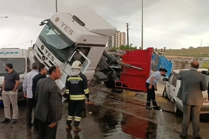 Zincirleme trafik kazası: 5 yaralı